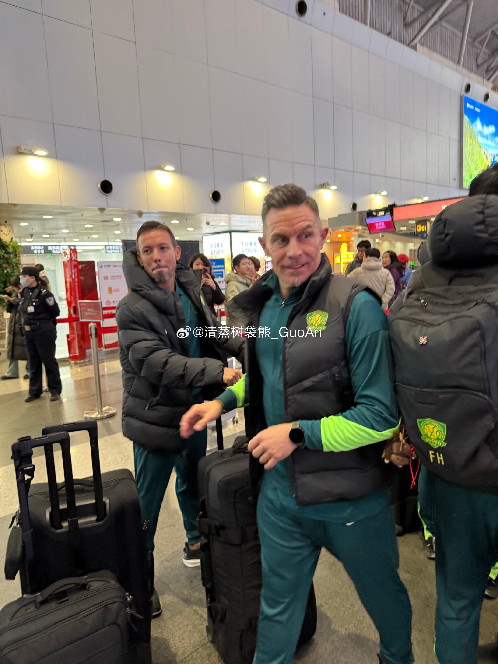 博主:原成都蓉城门将教练汉斯正式加入北京国安教练组